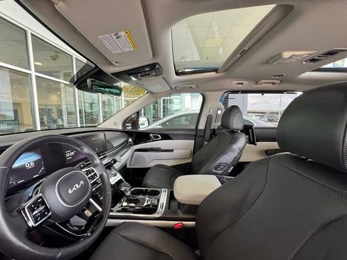 Used 2023 Kia Carnival SX Prestige FWD image 21