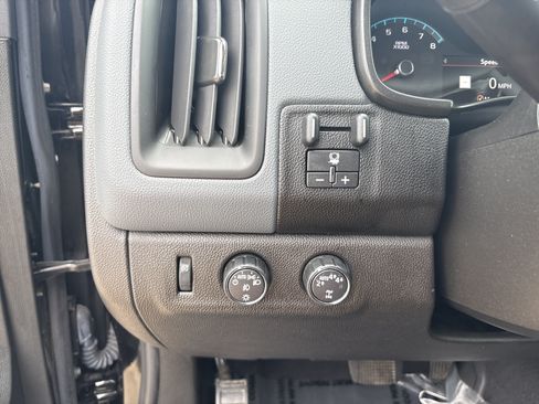 Used 2022 Chevrolet Colorado Z71 AWD/4WD image 23