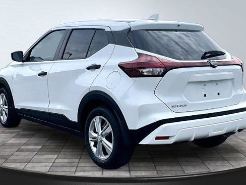 Used 2023 Nissan Kicks S w/ Interior Electronics Package FWD image 2