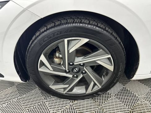 Used 2025 Hyundai Elantra SEL FWD image 10