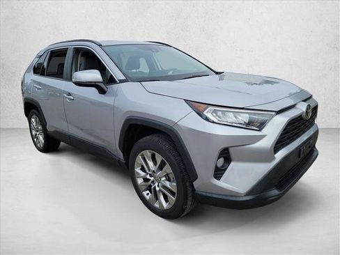 Used 2021 Toyota RAV4 XLE Premium image 3