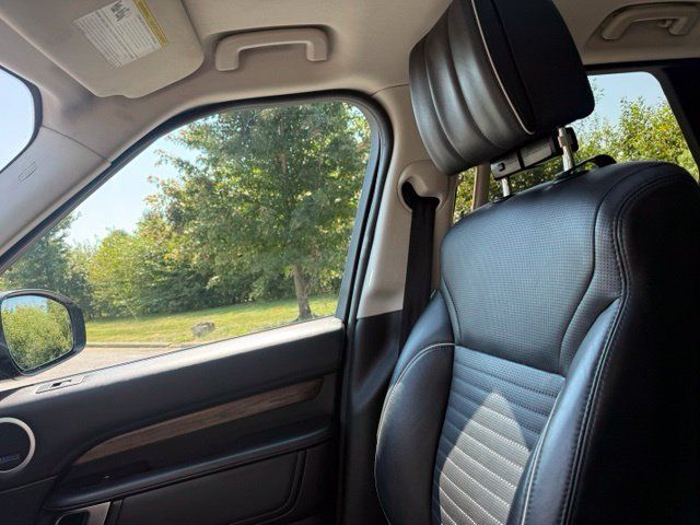 Used 2018 Land Rover Discovery HSE Luxury AWD/4WD image 15