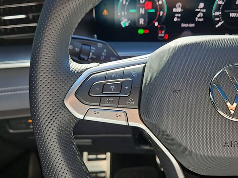 New 2026 Volkswagen Tiguan SE R-Line image 19