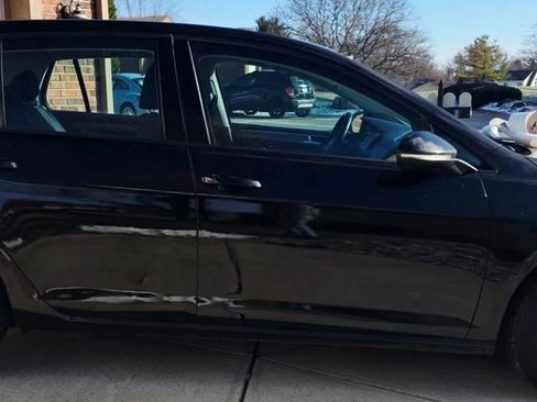 Used 2016 Volkswagen Golf S image 4