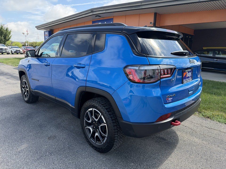 Used 2024 Jeep Compass Trailhawk AWD/4WD image 3
