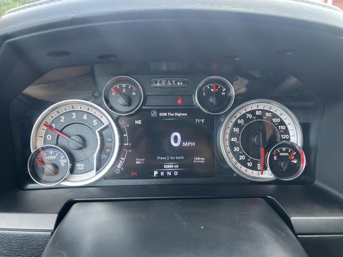 Used 2015 RAM 1500 Laramie AWD/4WD image 10