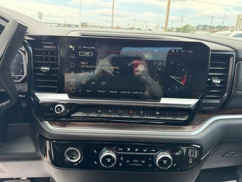 Certified 2024 GMC Sierra 1500 SLT image 15