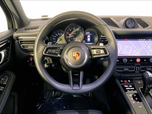 Certified 2025 Porsche Macan image 15