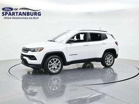 Used 2023 Jeep Compass Latitude AWD/4WD image 5