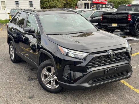 Used 2022 Toyota RAV4 XLE image 6