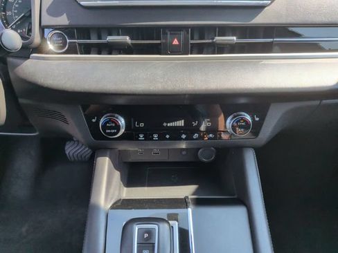 Used 2024 Mitsubishi Outlander SE AWD/4WD image 18