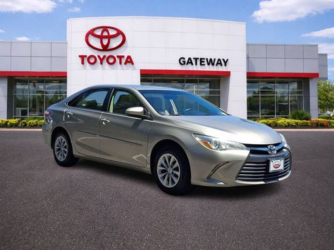 Used 2015 Toyota Camry LE FWD image 3