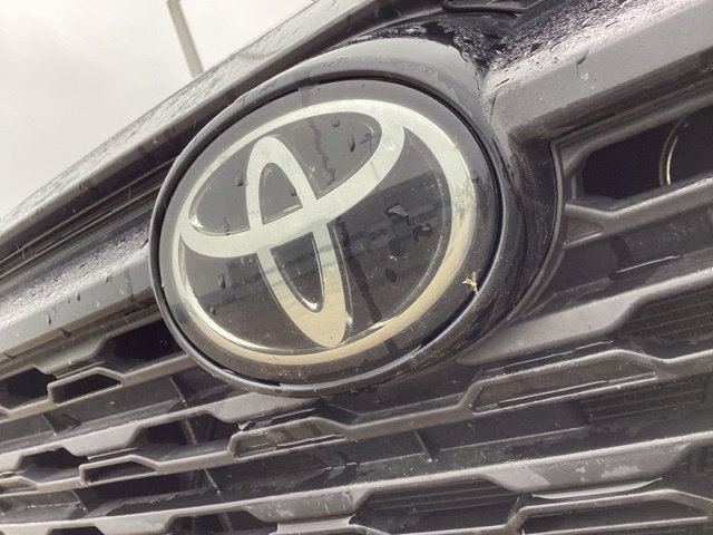 Used 2020 Toyota RAV4 XLE w/ Convenience Package AWD/4WD image 4