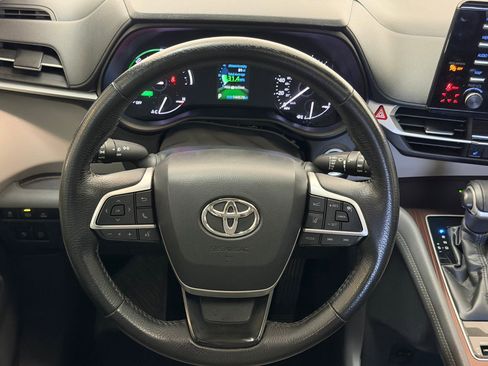 Used 2021 Toyota Sienna XLE w/ XLE Plus Package image 15