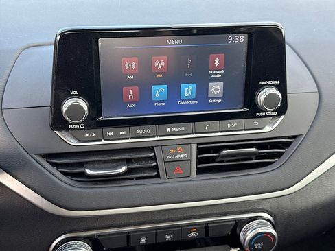 Used 2024 Nissan Altima 2.5 S image 12