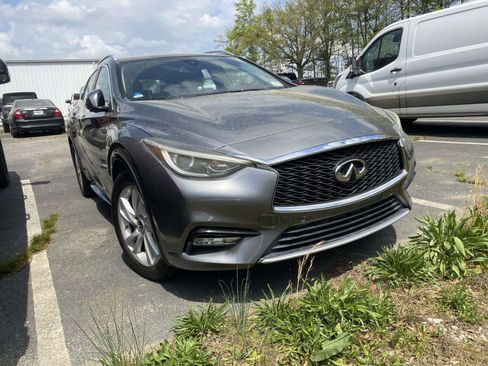 Used 2018 INFINITI QX30 Premium w/ Navigation Package image 1
