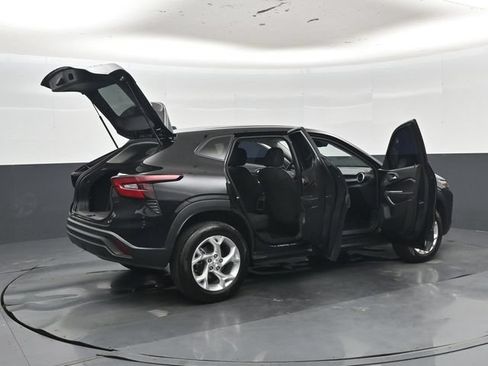 Used 2026 Chevrolet Trax LS w/ LS Convenience Package FWD image 57