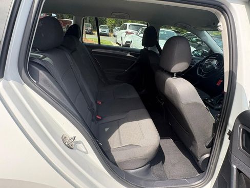 Used 2019 Volkswagen Golf S image 20