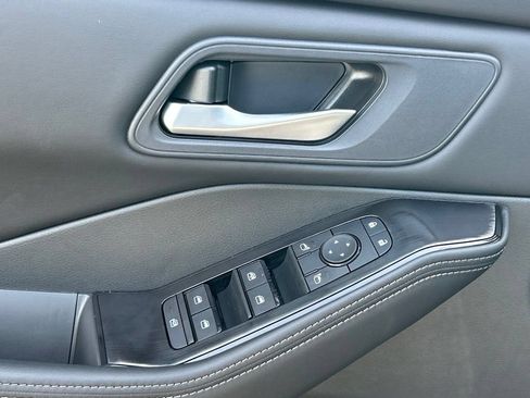 New 2026 Nissan Rogue SV FWD image 19