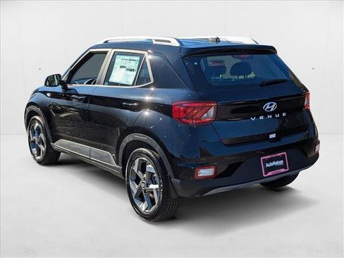 New 2025 Hyundai Venue SEL image 8