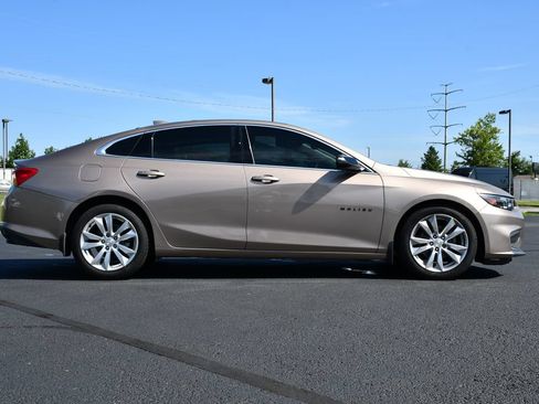 Used 2018 Chevrolet Malibu Hybrid w/ Leather Package FWD image 8
