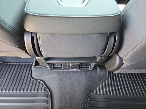 New 2026 GMC Sierra 1500 SLE image 11