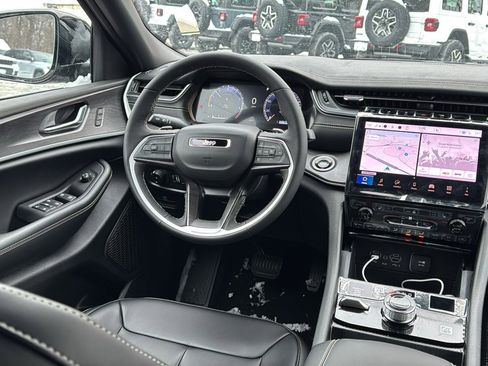 New 2025 Jeep Grand Cherokee L Limited w/ MOPAR Finishing Package image 17