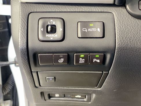 Used 2017 Lexus LS 460 image 16