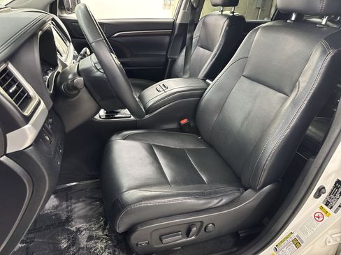 Used 2015 Toyota Highlander Limited AWD/4WD image 25