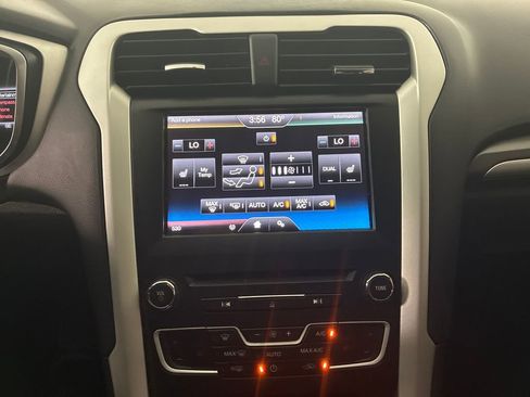 Used 2016 Ford Fusion SE FWD image 15