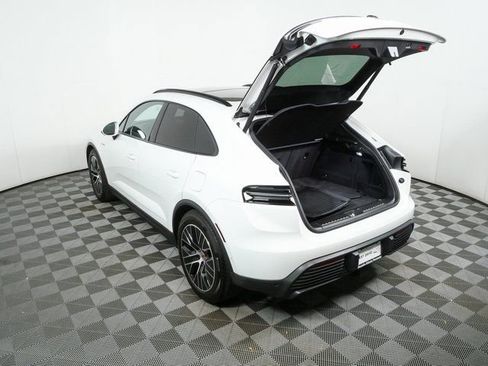 Certified 2025 Porsche Macan Electric RWD image 33