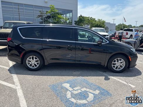 Used 2024 Chrysler Pacifica Touring-L FWD image 26