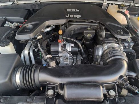 Used 2021 Jeep Wrangler Unlimited Rubicon image 35