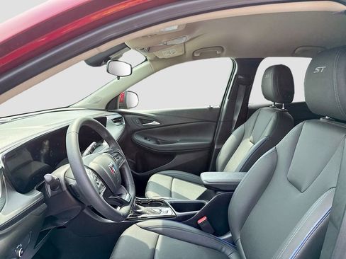 Used 2025 Buick Encore GX Sport Touring FWD image 8