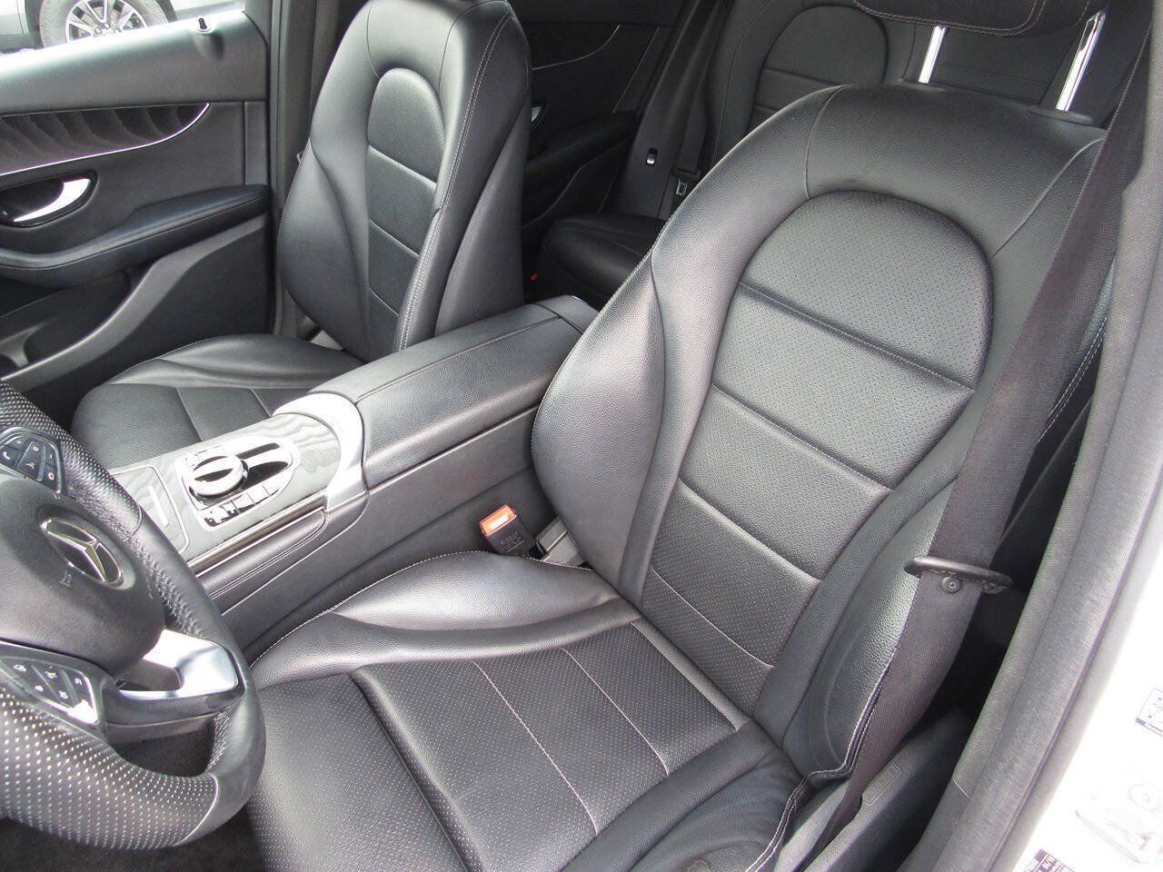 Used 2018 Mercedes-Benz GLC 300 4MATIC image 21
