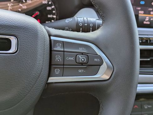 Used 2025 Jeep Compass Limited image 28