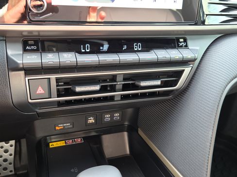 Used 2026 Toyota Camry SE FWD image 25