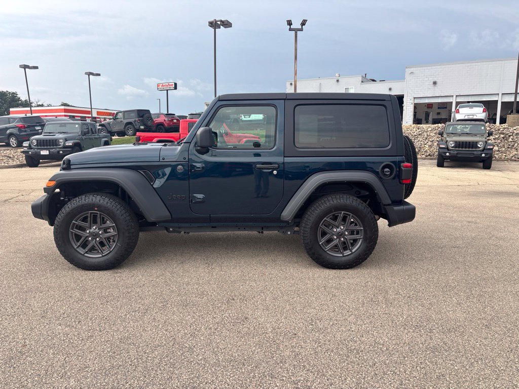 Used 2025 Jeep Wrangler Sport AWD/4WD image 2