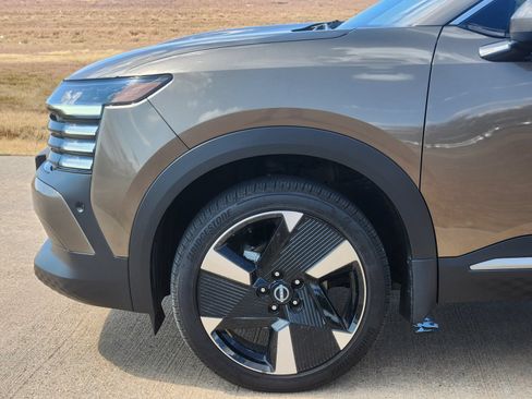 Used 2025 Nissan Kicks SR FWD image 13