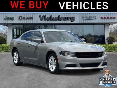 Used 2018 Dodge Charger SXT RWD image 1