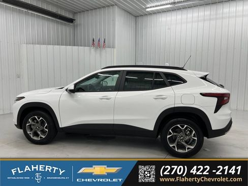New 2026 Chevrolet Trax LT w/ LT Convenience Package FWD image 5