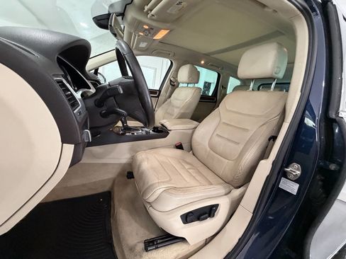 Used 2012 Volkswagen Touareg VR6 image 28