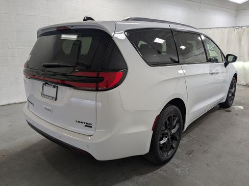 New 2026 Chrysler Pacifica Limited w/ S Appearance Package AWD/4WD image 5