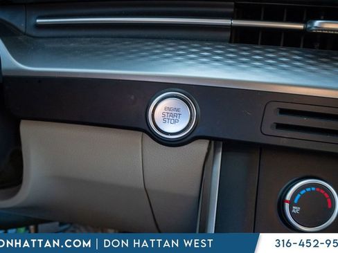 Used 2024 Kia Carnival LX image 12