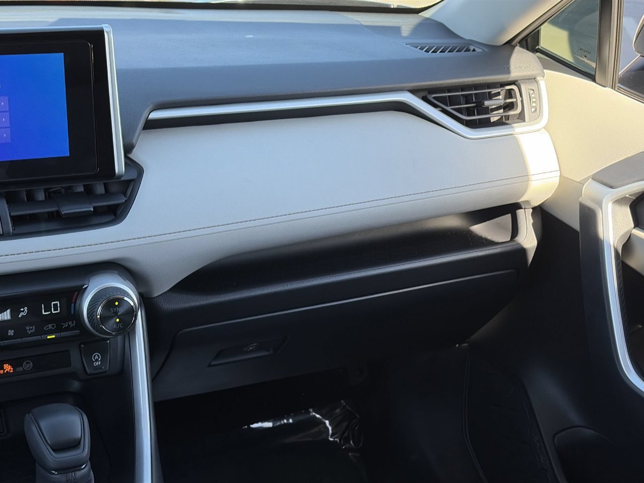 Used 2025 Toyota RAV4 XLE w/ Convenience Package FWD image 15