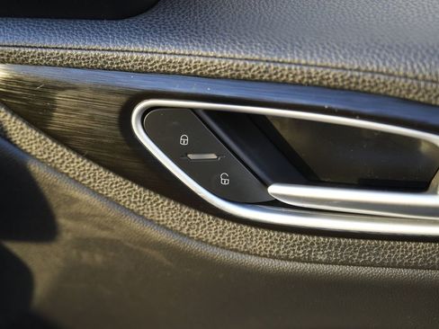 Used 2018 Alfa Romeo Giulia RWD image 32