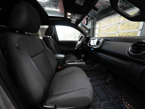 Used 2017 Toyota Tacoma TRD Sport image 26