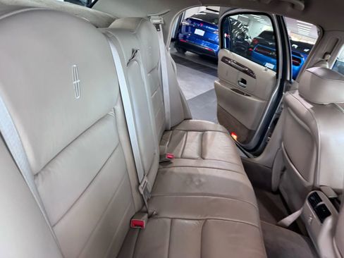 Used 2002 Lincoln Town Car Executive image 18