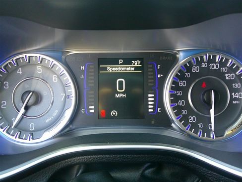 Used 2015 Chrysler 200 Limited w/ Convenience Group FWD image 12