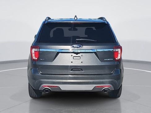 Used 2016 Ford Explorer XLT w/ Equipment Group 202A image 4